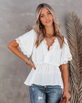 Camisa de encaje con cuello en V y manga corta, top informal de color liso